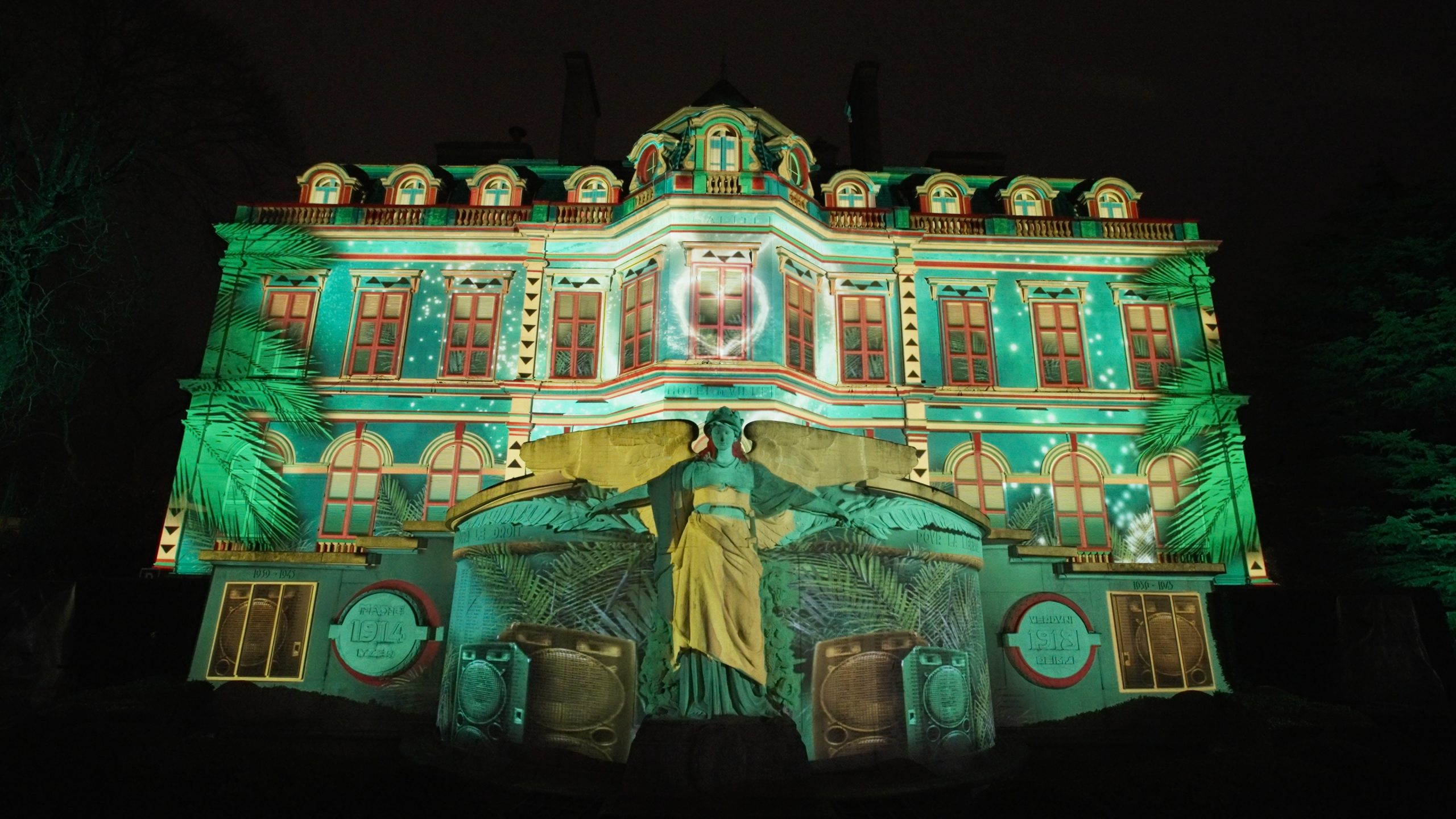 EPERNAY habits de lumière 2025 - azarek - mapping - hotel de ville de Epernay - 05 b SLF MOSQUE - SHARJAH LIGHT FESTIVAL - MOSQUE- AZAREK - MAPPING
